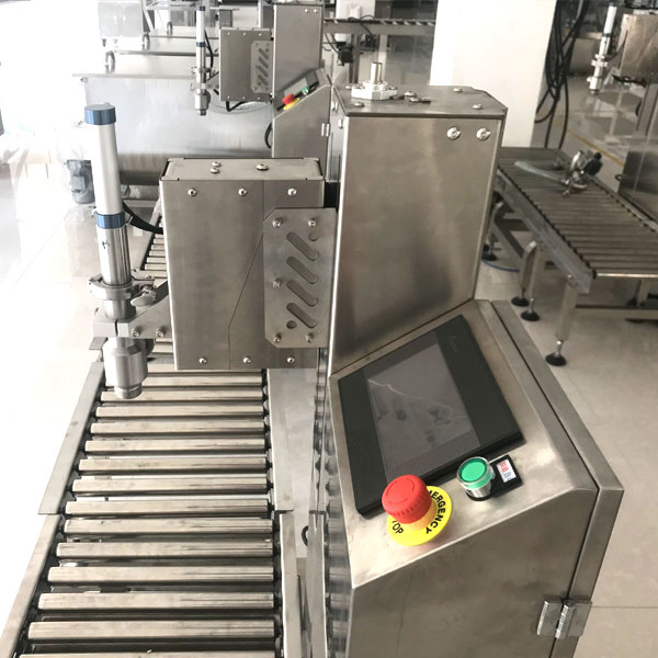 桶裝辣椒醬生產線-稱重辣椒醬灌裝機械設備細節展示 桶裝辣椒醬生產線-稱重辣椒醬灌裝機械設備細節展示